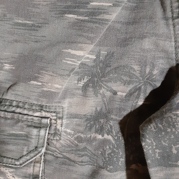 🍀3/$25 Old Navy cargo shorts for boys size 12 - Picture 3 of 5